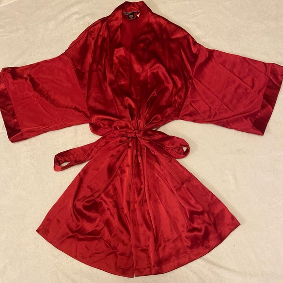 Victoria's Secret Other - Victoria’s Secret Silky Robe NWT